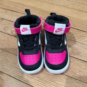 Nike Kids Sneakers with Vibrant Pink Soles